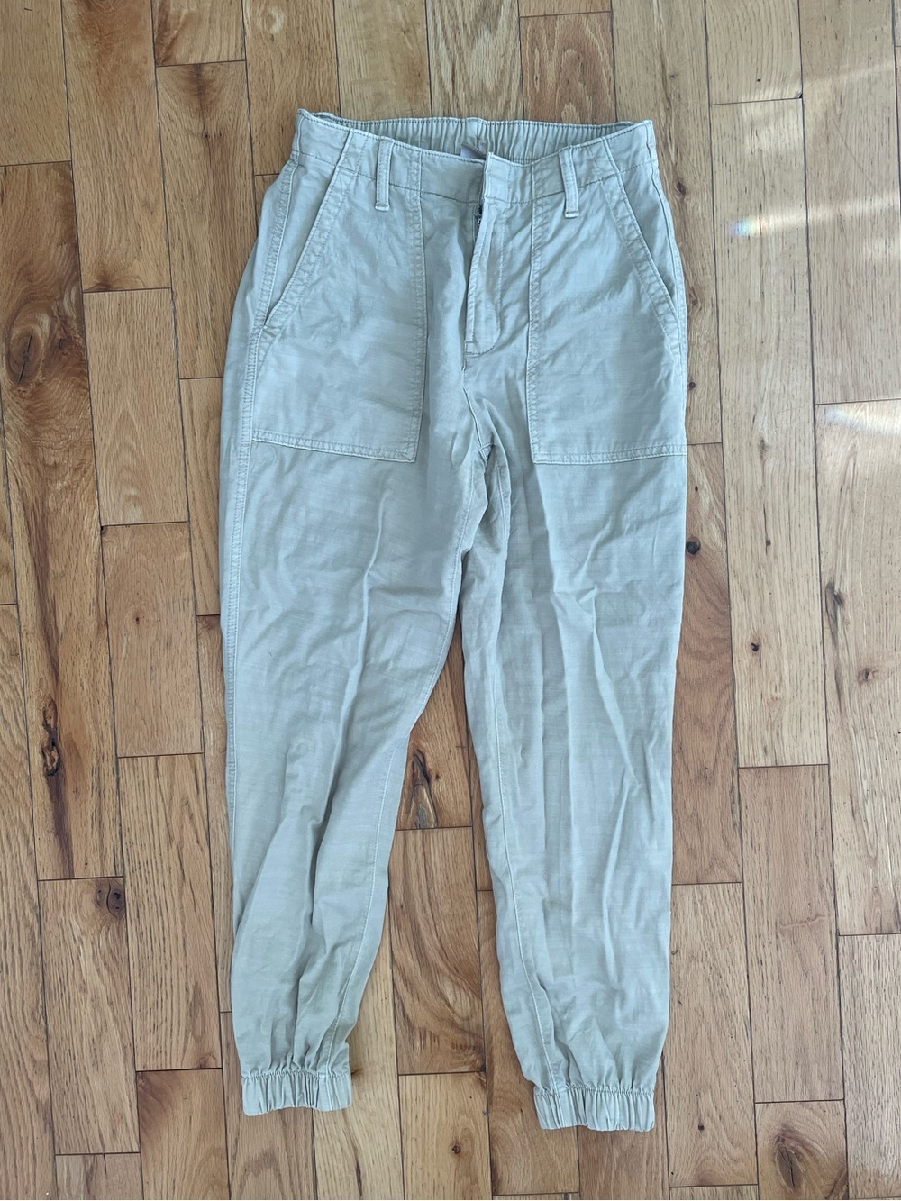 GAP women’s Casual Elastic-Cuff Pants in Light Khaki